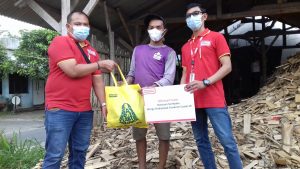 Lewat CSR Alfamart Malang Bagikan 600 Paket Sembako