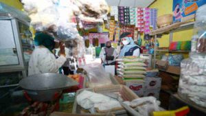 Bupati Banyuwangi Galang Gerakan Belanja Sembako di Warung Tetangga, Hasilnya Didonasikan ke Warga yang Membutuhkan