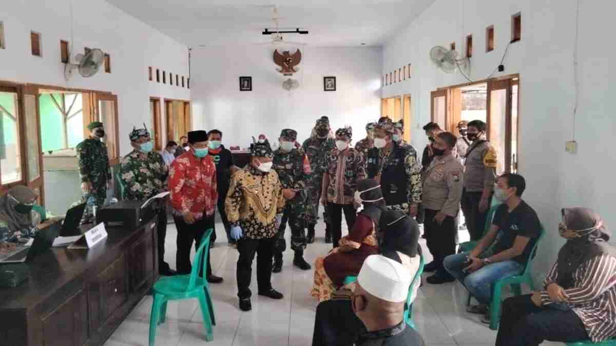 Bupati dan Forpimda Situbondo Tinjau Pelaksanaan Serbuan Vaksinasi Kodim 0823