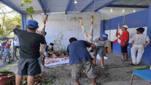 DPC Demokrat Jember Salurkan Daging Kurban ke Warga Isoman