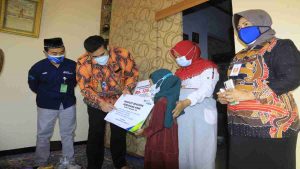 Habib Hadi Salurkan Santunan Kematian dan Beasiswa Bagi Ahli Waris Program BPJS Ketenagakerjaan
