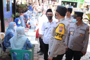 Kapolres Batu Cek Pos Pengendalian PPKM Darurat dan Vaksinasi Massal