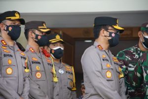 Kapolres Malang Raya Sambut Kapolda Jatim Saat Tinjau Giat Serbuan Vaksinasi Korem 083/Bdj