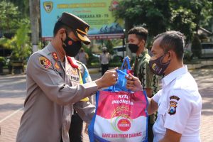 PHL Polres Malang Bersyukur Dapat Bantuan Paket Sembako dari Kapolres Malang