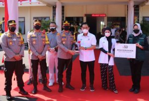 Kepolisian Malang Raya Bersama Crazy Rich Malang Salurkan 10 Ribu Paket Sembako