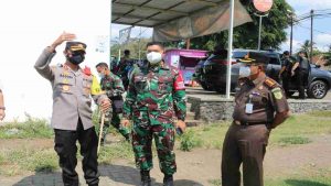 Kapolres Malang bersama Dandim 0818 Tinjau Kesiapan Lokasi Vaksinasi Massal