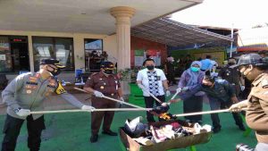 Kejari Kota Probolinggo Musnahkan Ribuan Narkoba dan Ponsel