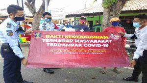 Kepala Rutan Kelas IIB Situbondo Pimpin Baksos kepada Warga Terdampak Covid-19