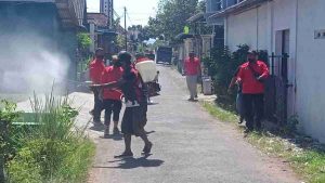 PAC PDI Perjuangan Glagah Lakukan Penyemprotan Disinfektan dan Sosialisasi Prokes