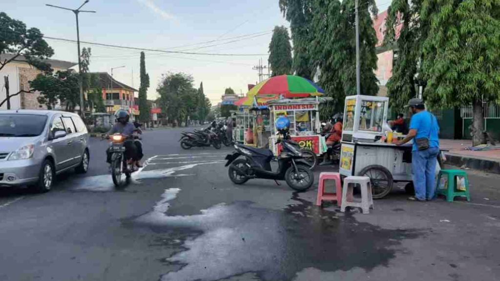 PKL Alun-Alun Jember Keluhkan Aturan PPKM Darurat