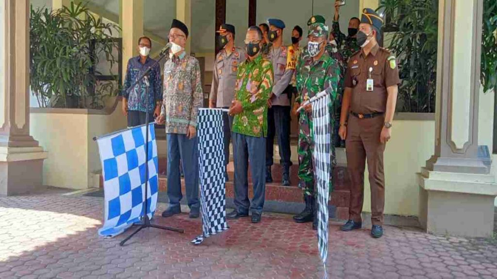 Forkopimda Bondowoso Bantu 47 Ton Beras bagi Warga Terdampak PPKM