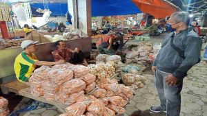 Pengelola Pasar Genteng 1 dan Genteng 2 Akan Tindak Pedagang Tak Patuh Prokes