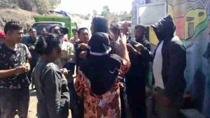 Puluhan Sopir Dump Truck dan Warga Desa Kotakan Nyaris Bentrok