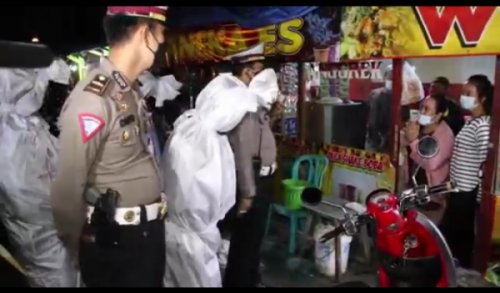 Satlantas Polresta Malang Kota Ingatkan Jam Operasional Dengan Hantu Pocong