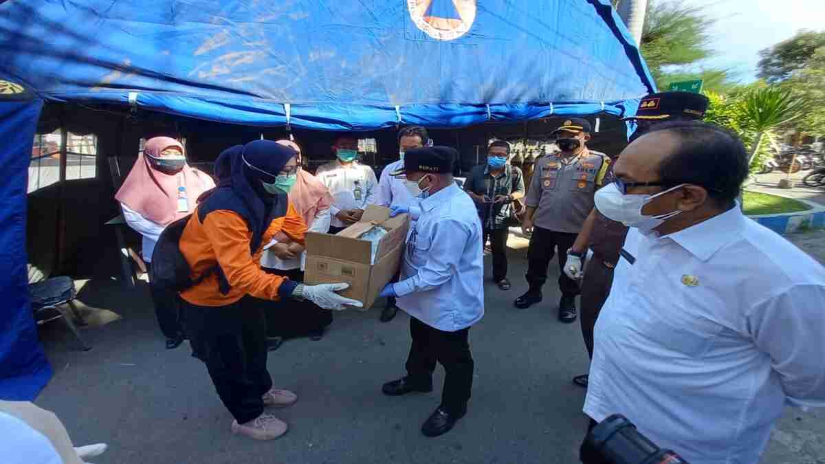 Tinjau Tenda Darurat RSAR, Bupati Situbondo dan Forpimda Apresiasi Nakes Tangani Pandemi Covid-19