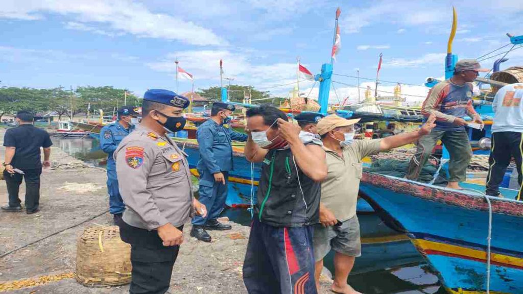 Waspadai Cuaca Ekstrim, Polairud dan KSOP Klas IV Probolinggo Beri Imbauan ke Nelayan Saat Melaut