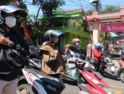 Detik-detik Proklamasi, Pengendara Berhenti Sejenak Sambil Kumandangkan Indonesia Raya