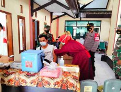 Pemdes Kendit Salurkan BLT DD kepada 113 KPM dan Vaksinasi
