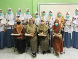 Santriwati Ponpes ASHRI Jember Ditengah Pandemi Tetap Berprestasi