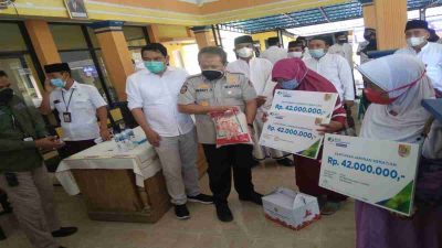 Datangi Gumukmas, Bupati Hendy Beri Santunan Kematian 13 Keluarga Ahli Waris Ketua RT/RW