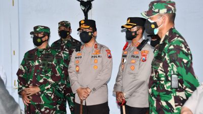 Kapolda Jatim Bersama Forkompinda Jatim, Tinjau Vaksinasi Massal di IAI Al Qolam Gondanglegi