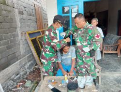 Kesigapan Tim Medis TMMD ke-112 Tolong Warga yang Terluka