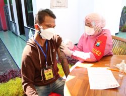 Sebanyak 500 Warga Binaan Lapas Lowokwaru Divaksin Tim Urkes Polresta Malang Kota