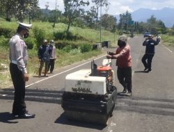 Halau Pelaku Balap Liar, Satlantas Polres Batu Pasang Garis Kejut