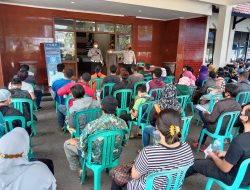 Satlantas Polres Malang Gencar Sosialisasikan Aplikasi PeduliLindungi ke Peserta Vaksin
