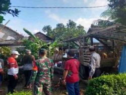 Puting Beliung Porakporandakan Puluhan Rumah di Desa Gambiran