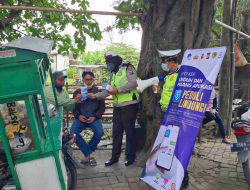 Giat Sosialisasi Aplikasi ‘PeduliLindungi’ Satlantas Polres Malang kepada Masyarakat