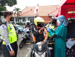 Vaksinasi Covid-19 Drive Thru Polres Malang Diserbu Masyarakat