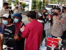 Kapolresta Malang Kota Ingatkan Peserta Vaksinasi Drive Thru untuk Lebih Berhati-hati Saat Berkendara