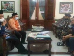 ‘Manusia Karet’ Sambangi Bupati Bondowoso, Minta Restu Ikuti Ajang IMB