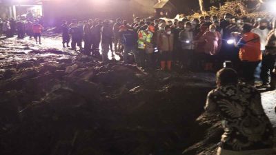 Kapolres Batu Dampingi Kunjungan Mensos di Lokasi Banjir Bandang