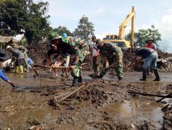 TNI Korem 083/Bdj Fokuskan Pengangkatan Material Akibat Banjir Bandang