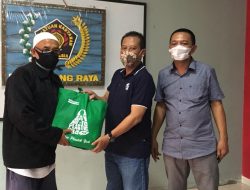 PWI Malang Raya Bersama Alfamart Berikan Paket Sembako ke Mantan Pewarta
