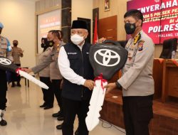 Capai Target Vaksinasi, 5 Polsek Polres Malang Dapat Bantuan Mobil Dinas