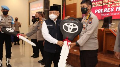 Capai Target Vaksinasi, 5 Polsek Polres Malang Dapat Bantuan Mobil Dinas