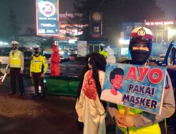 Satlantas Polres Batu Sebar Pocong di Tengah Operasi Zebra dan Imbauan Prokes