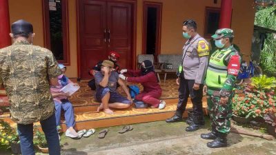 Sinergi 3 Pilar Desa Sumbermanjing Kulon-Pagak Layani Vaksinasi Lansia