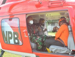Komandan Posko Tinjau Lokasi Erupsi Gunung Semeru dari Udara