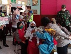 Si Bontas Satlantas Polres Batu Ajak Anak-anak Berani untuk Divaksin