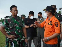 Danrem 083/Bdj Dampingi Panglima TNI Saat Tinjau Lokasi Erupsi Gunung Semeru