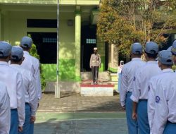 Satlantas Polres Malang, Sampaikan Pentingnya Mematuhi Prokes pada Upacara Bendera