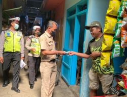 Satlantas Polres Malang Blusukan ke Pasar Sambil Imbau Prokes Covid-19