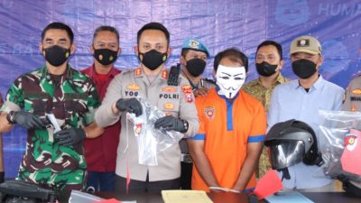 Tim Reserse Resmob Polres Batu, Amankan Aksi Koboy Acungkan Senpi di Jalan Raya