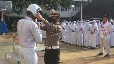 Polantas Polres Malang, Ajak Pelajar SMA Patuhi Prokes dan Tertib Berlalu Lintas