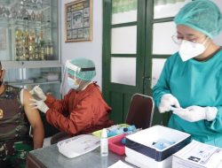 Korem 083/Bdj Gelar Vaksinasi Dosis Ketiga di Denkesyah V-04-04/Malang