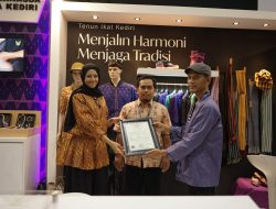 Kota Kediri Dapat Sertifikat HAKI untuk Tenun Ikat